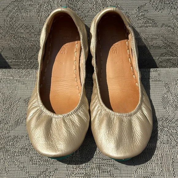 💛 Metallic Champagne Tieks size 8 - Picture 2 of 6